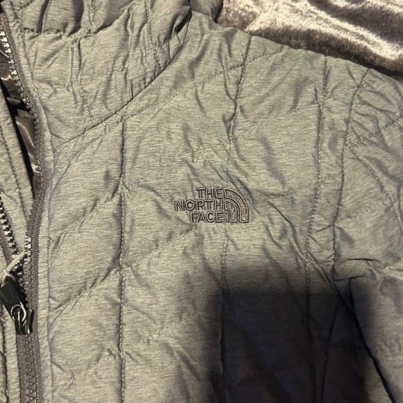 North Face Thermoball Parka - Picture 6 of 6